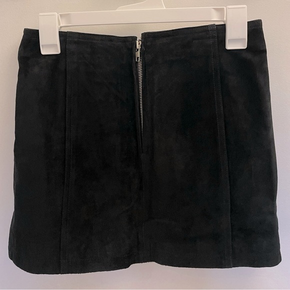 Black mini skirt with chain lace-up, size 8 - Picture 2 of 2